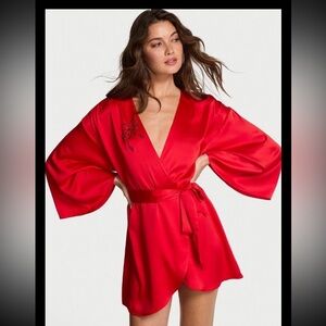 NWT Victoria's Secret Red Satin  Sparkle Bow Short  Robe Valentine’s Day XS/S